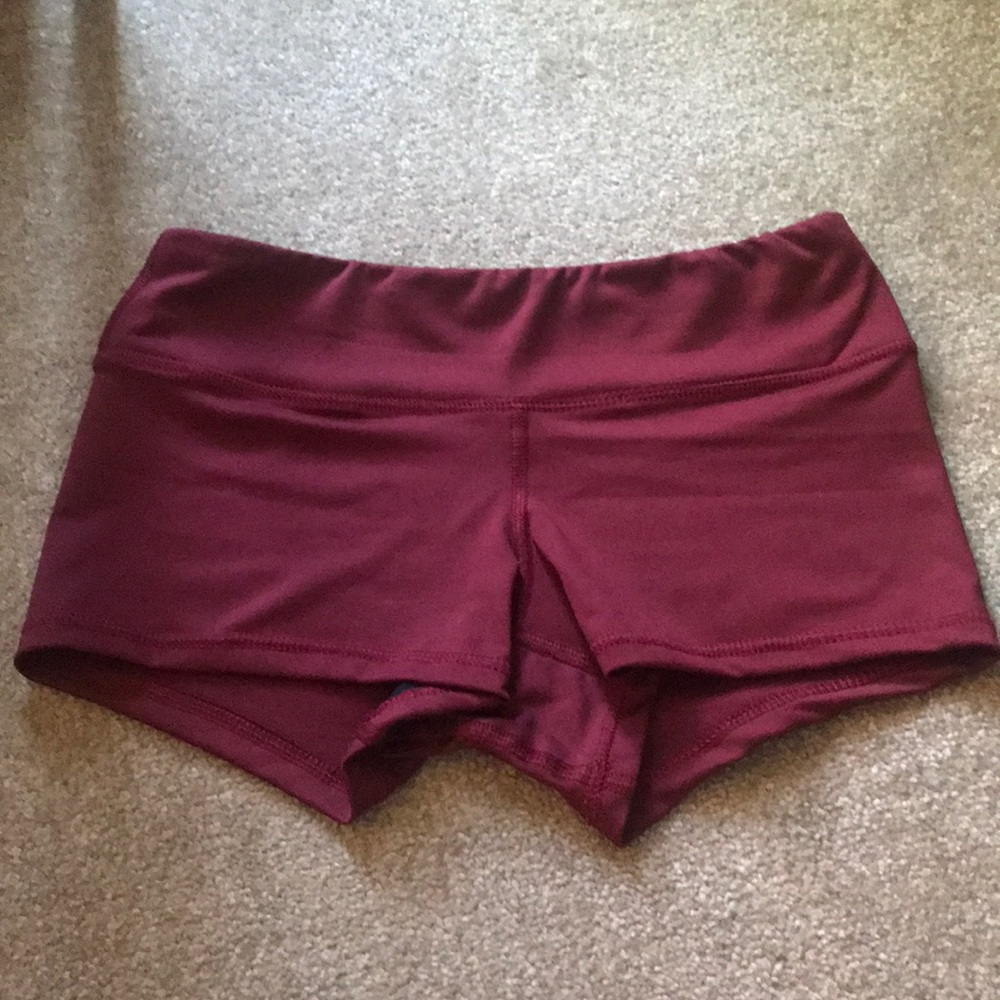 NWOT Maroon Fleos